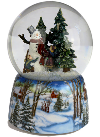 Schneekugel mit Spieluhr "Winterlandschaft", Variante: Schneemann - Leise rieselt der Schnee, Schneekugel: Kinder bauen Schneemann, Schneekugelhalterung: Winterlandschaft