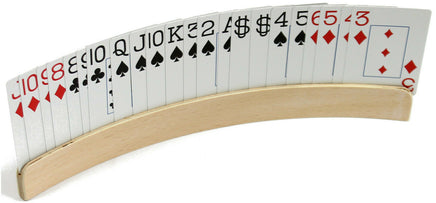 Spielkartenhalter gebogen aus Holz ca. 35cm, Beispielbild der Nutzung mit Karten