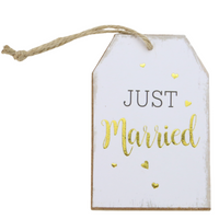 Dekoration und Anhänger für Hochzeit mit Spruch: Just Married