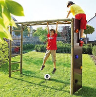 Fußballtor mit Kletterwand und Sprossenleiter, Rundholz, Beispiel Klettern