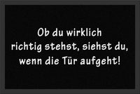 Fußmatte mit lustigem Spruch "Ob du wirklich richtig stehst, siehst du, wenn die Tür aufgeht!"