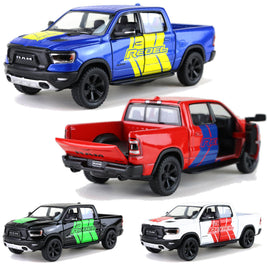 Kinsmart Modellauto Dodge RAM 1500 Pickup 13cm, mit "REBEL" und auffälliger Farblackierung an den Türen sowie hälfte Motorhaube, schwarze Felgen + Kühlergrill, Farbvarianten: Blau, Rot, Schwarz, Weiß