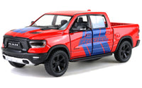 Kinsmart Modellauto Dodge RAM 1500 Pickup 13cm, mit "REBEL" und auffälliger Farblackierung an den Türen sowie hälfte Motorhaube in Blau, schwarze Felgen + Kühlergrill, Farbvariante: Rot