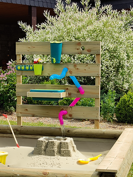 Outdoor Wasserspielwand aus Holz für Sandkasten mit Wasserhahn, Wanne und Schläuchen