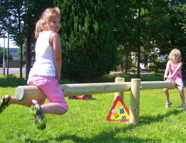 XXL Wippe aus Rundholz 4m mit Handgriffen, Beispielbild mit wippenden Kindern