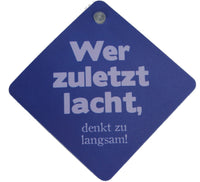 coole haftende Sprüche Schilder mit Saugnapf, Blau mit weißen Schriftzug " Wer zuletzt lacht, denkt zu langsam!"
