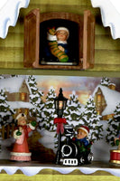 Premium Adventskalender-Haus mit Spieluhr und liebevollen Details